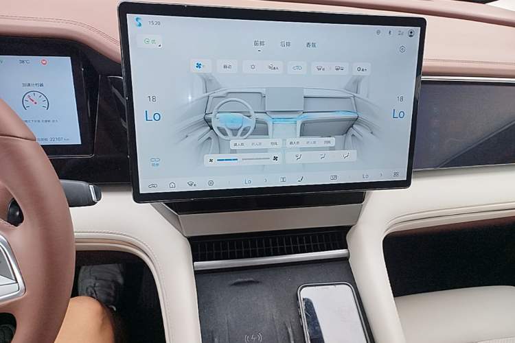Used BYD Xia 2025 DM-i 1.5T 180km Excellence Model Audio And AC Panel