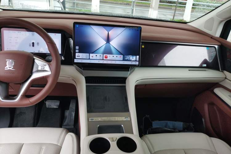 Used BYD Xia 2025 DM-i 1.5T 180km Excellence Model Audio And AC Panel