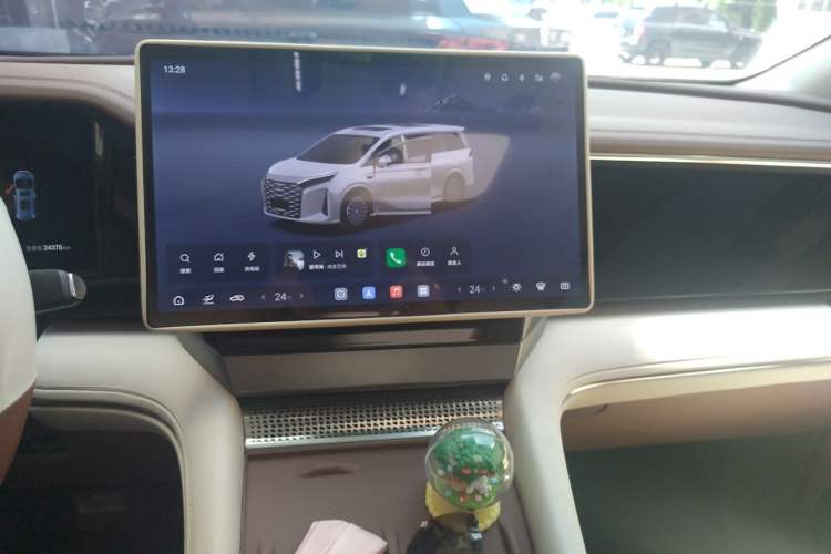 Used BYD Xia 2025 DM-i 1.5T 180km Excellence Model Audio And AC Panel