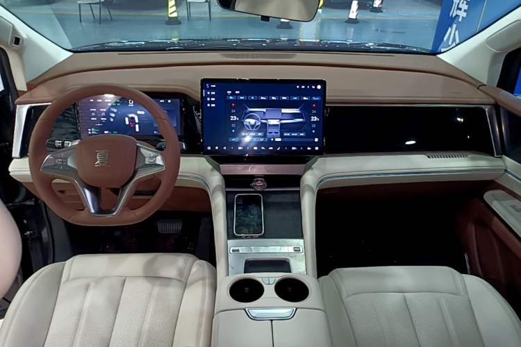 Used BYD Xia 2025 DM-i 1.5T 100km Supreme Edition Center Console
