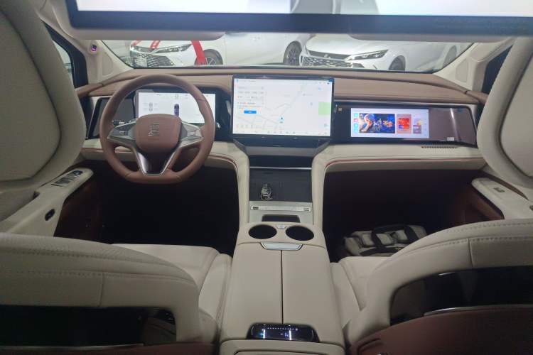 Used BYD Xia 2025 DM-i 1.5T 180km Excellence Model Center Console