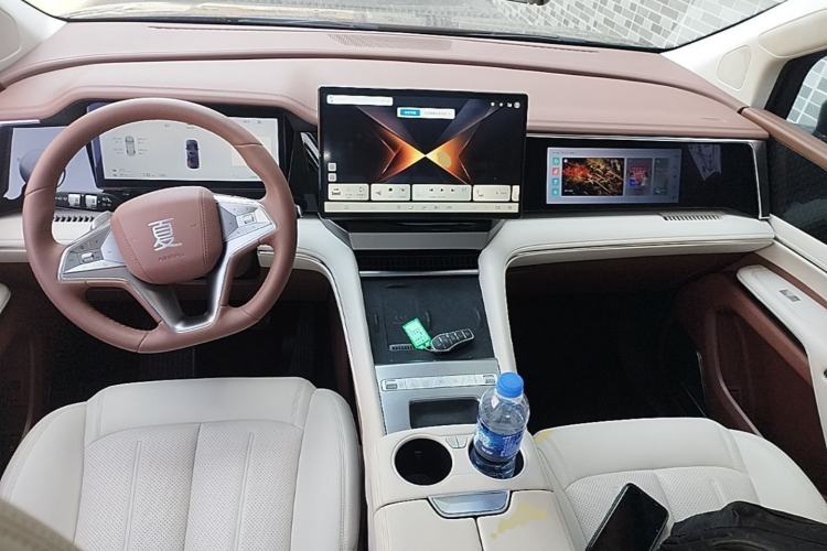 Used BYD Xia 2025 DM-i 1.5T 180km Excellence Model Center Console