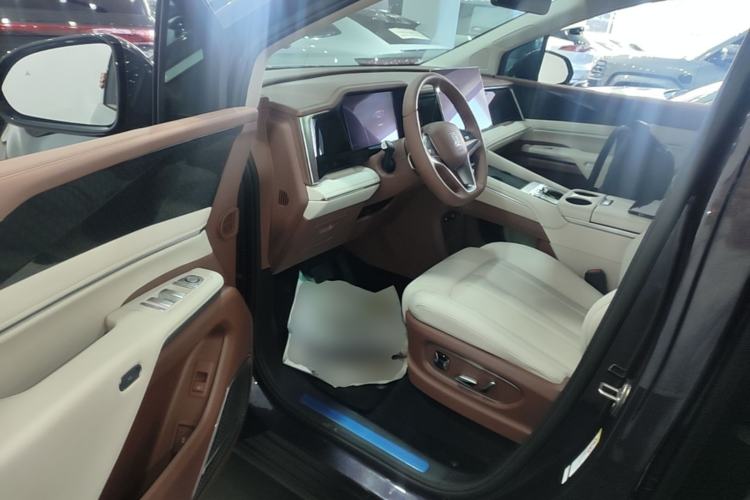 Used BYD Xia 2025 DM-i 1.5T 180km Excellence Model Driver Seat