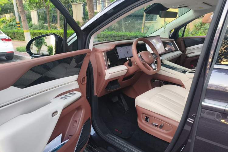 Used BYD Xia 2025 DM-i 1.5T 180km Excellence Model Driver Seat