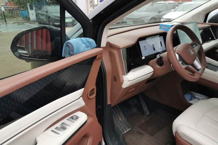 Used BYD Xia 2025 DM-i 1.5T 180km Excellence Model Driver Seat