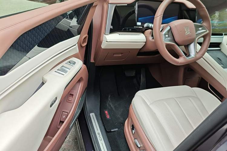 Used BYD Xia 2025 DM-i 1.5T 180km Excellence Model Driver Seat