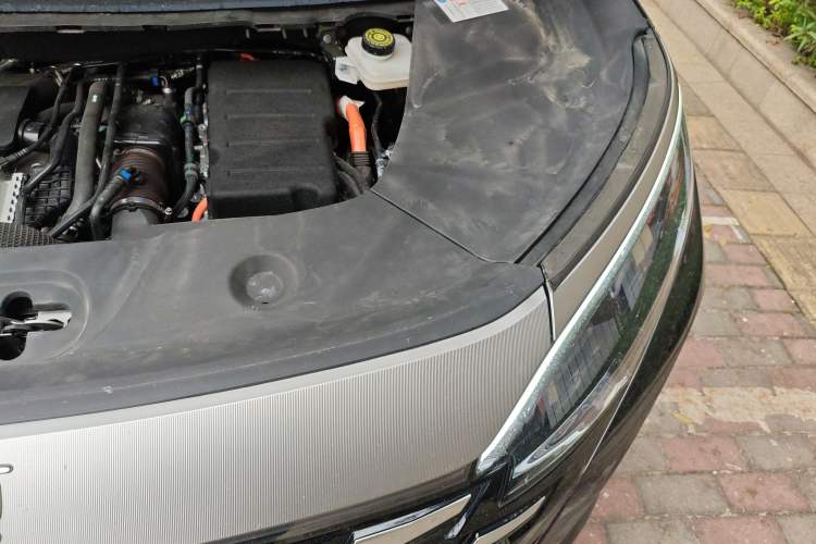 Used BYD Xia 2025 DM-i 1.5T 180km Beyond Edition Engine Bay Left