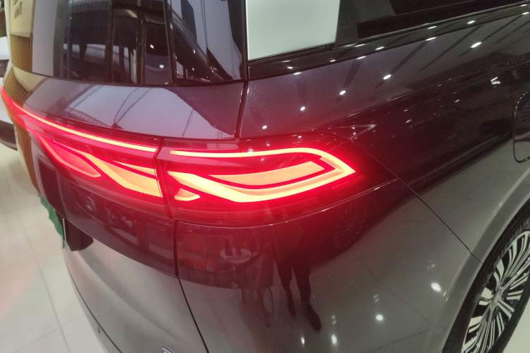 Used BYD Xia 2025 DM-i 1.5T 180km Excellence Model Exterior 2