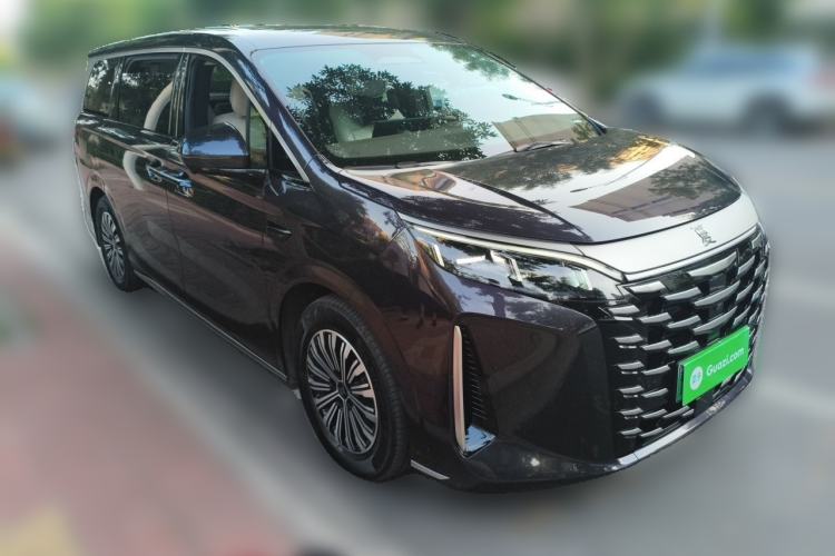 Used BYD Xia 2025 DM-i 1.5T 180km Excellence Model Front Right 45 Deg