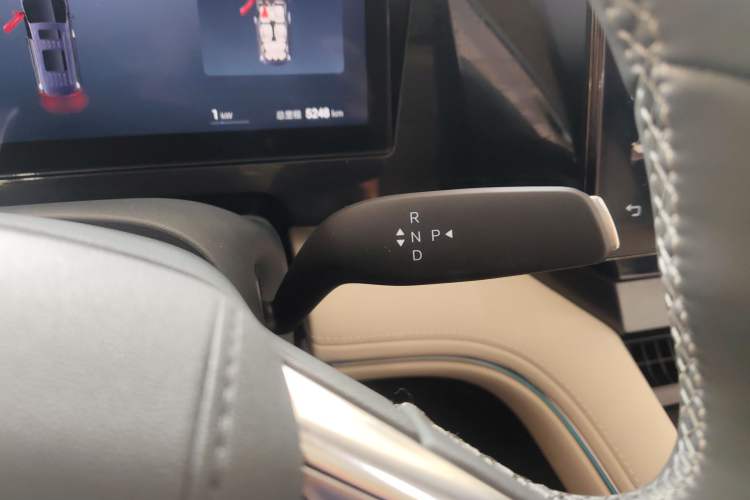 Used BYD Xia 2025 DM-i 1.5T 180km Beyond Edition Gear Lever
