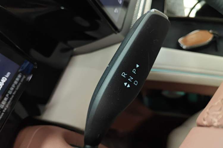 Used BYD Xia 2025 DM-i 1.5T 180km Excellence Model Gear Lever