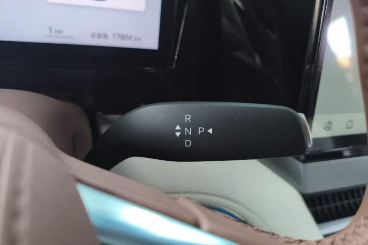 Used BYD Xia 2025 DM-i 1.5T 180km Excellence Model Gear Lever