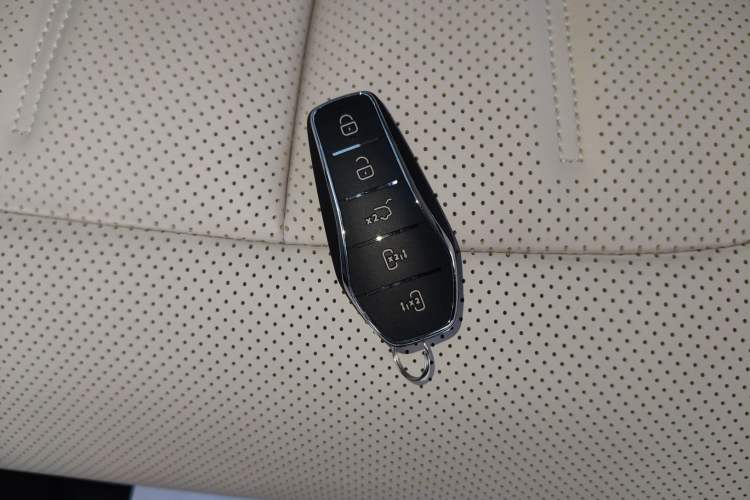 Used BYD Xia 2025 DM-i 1.5T 180km Excellence Model Interior 1