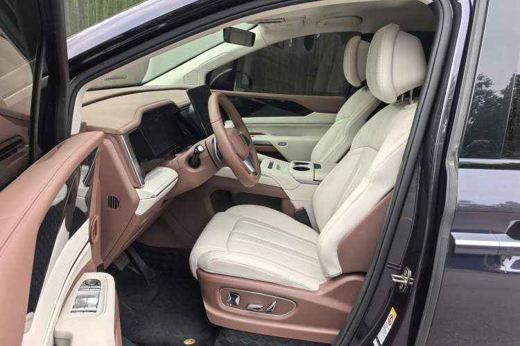 Used BYD Xia 2025 DM-i 1.5T 180km Excellence Model Interior 2