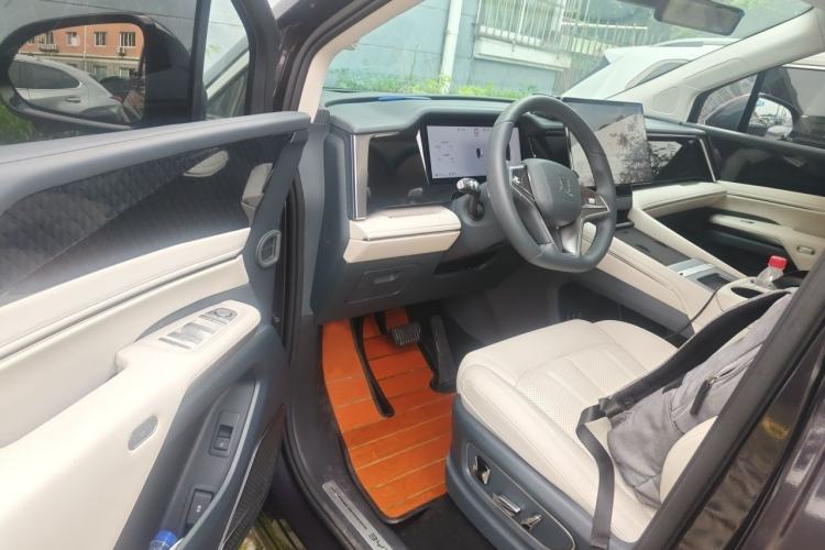 Used BYD Xia 2025 DM-i 1.5T 180km Excellence Model Interior 3