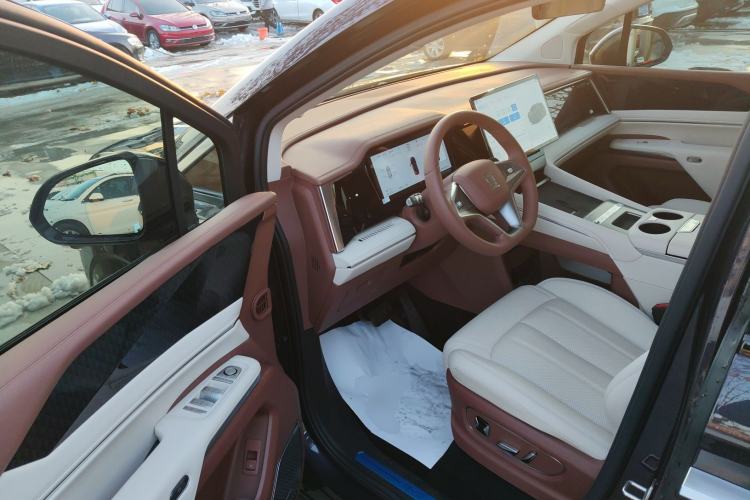 Used BYD Xia 2025 DM-i 1.5T 180km Excellence Model Interior 3