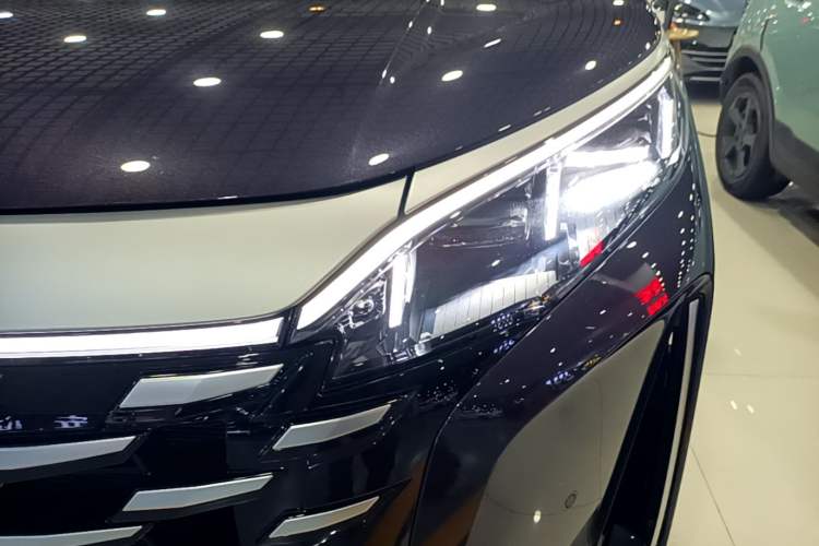 Used BYD Xia 2025 DM-i 1.5T 100km Supreme Edition Left Front Headlight
