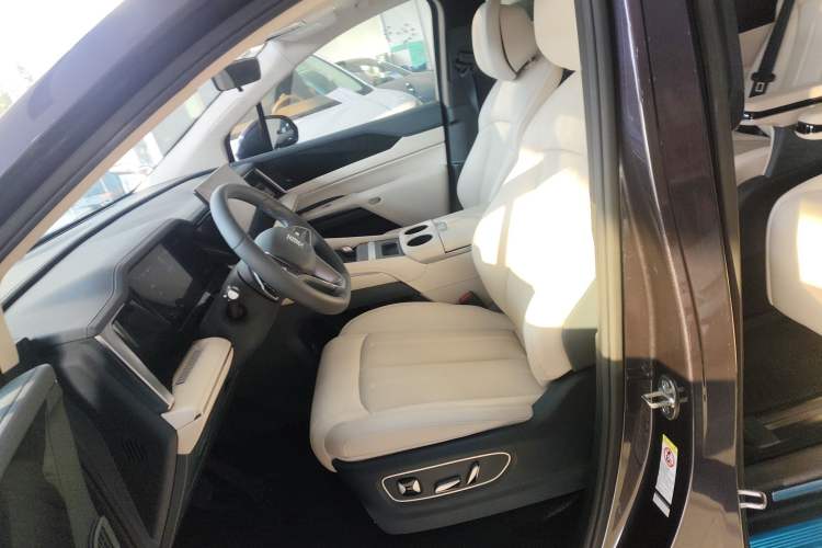 Used BYD Xia 2025 DM-i 1.5T 180km Beyond Edition Left Front Seat