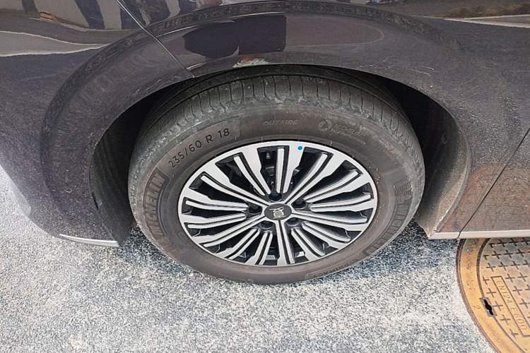 Used BYD Xia 2025 DM-i 1.5T 180km Excellence Model Left Front Wheel Hub