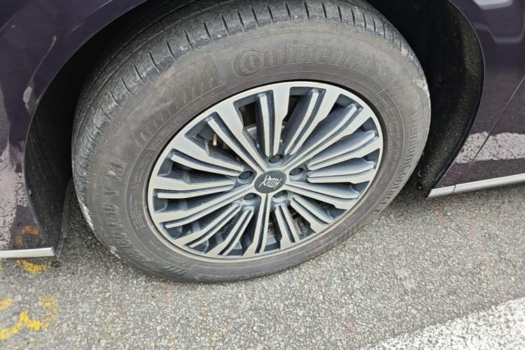 Used BYD Xia 2025 DM-i 1.5T 180km Excellence Model Left Front Wheel Hub