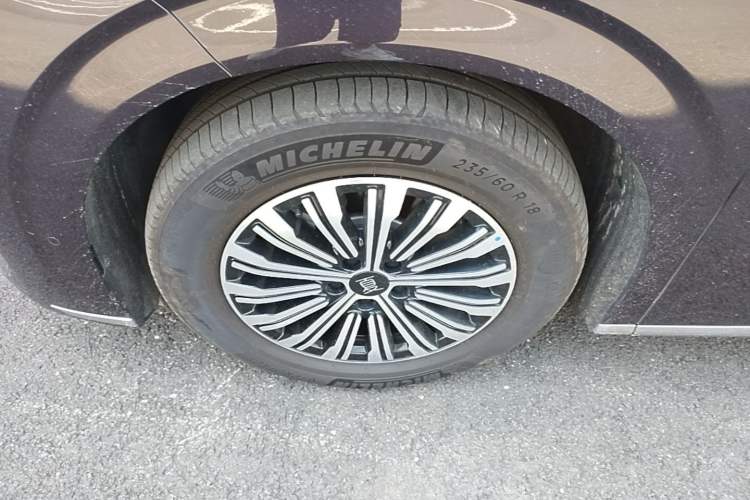 Used BYD Xia 2025 DM-i 1.5T 180km Excellence Model Left Front Wheel Hub