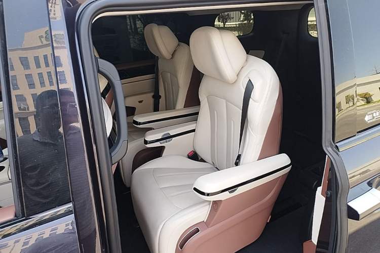 Used BYD Xia 2025 DM-i 1.5T 180km Excellence Model Left Rear Seat