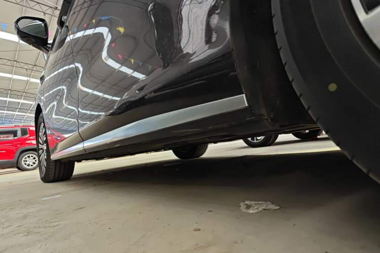 Used BYD Xia 2025 DM-i 1.5T 180km Excellence Model Left Side Sill