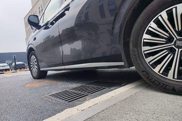 Used BYD Xia 2025 DM-i 1.5T 180km Excellence Model Left Side Sill
