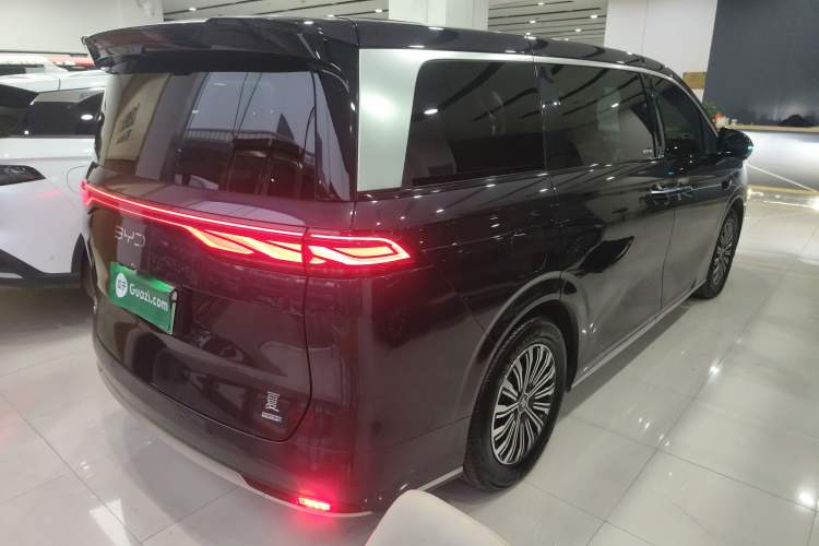 Used BYD Xia 2025 DM-i 1.5T 180km Excellence Model Rear Right 45 Deg