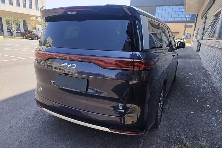 Used BYD Xia 2025 DM-i 1.5T 180km Excellence Model Rear Right 45 Deg