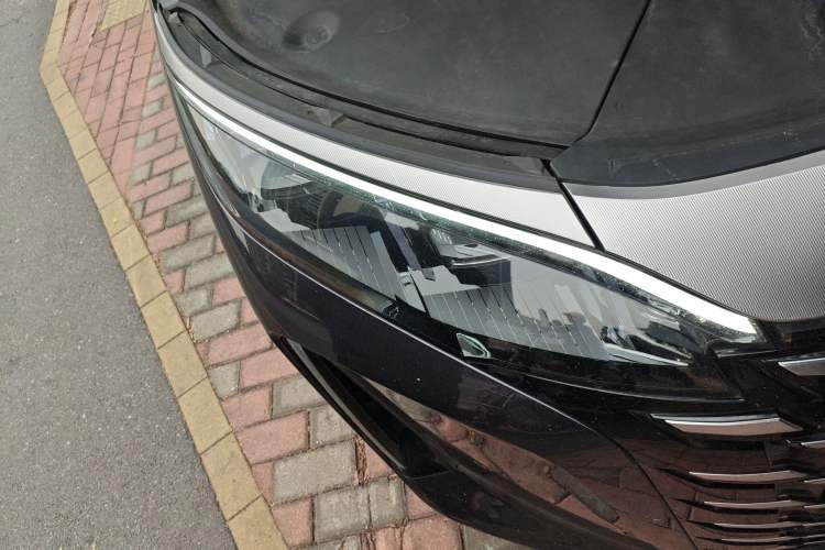 Used BYD Xia 2025 DM-i 1.5T 180km Beyond Edition Right Front Headlight