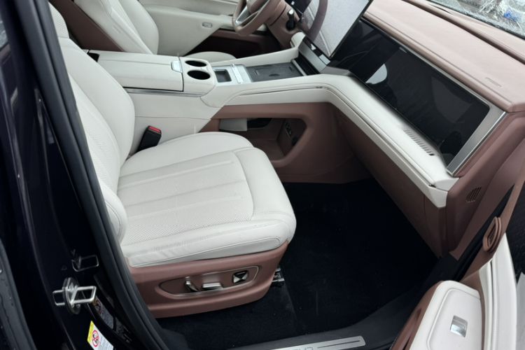 Used BYD Xia 2025 DM-i 1.5T 180km Beyond Edition Right Front Seat