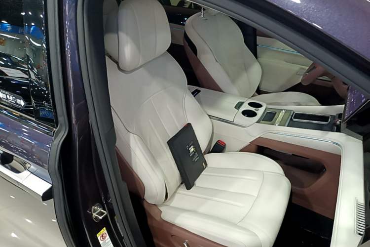 Used BYD Xia 2025 DM-i 1.5T 100km Supreme Edition Right Front Seat