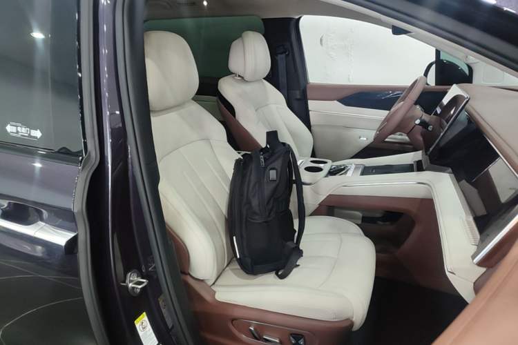 Used BYD Xia 2025 DM-i 1.5T 180km Excellence Model Right Front Seat