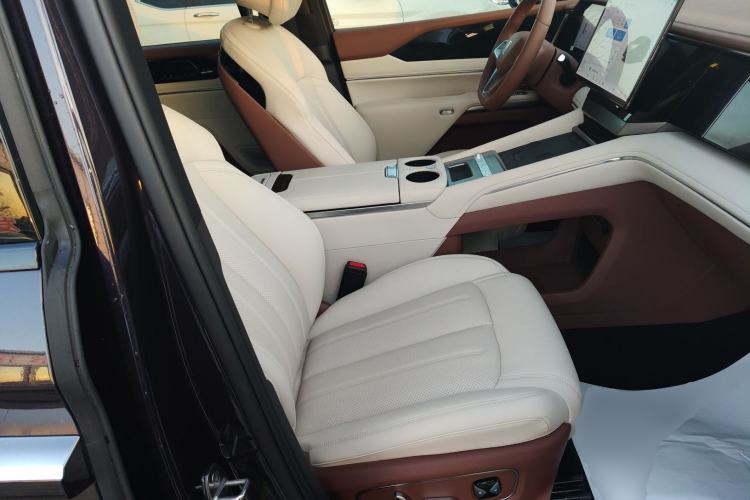 Used BYD Xia 2025 DM-i 1.5T 180km Excellence Model Right Front Seat