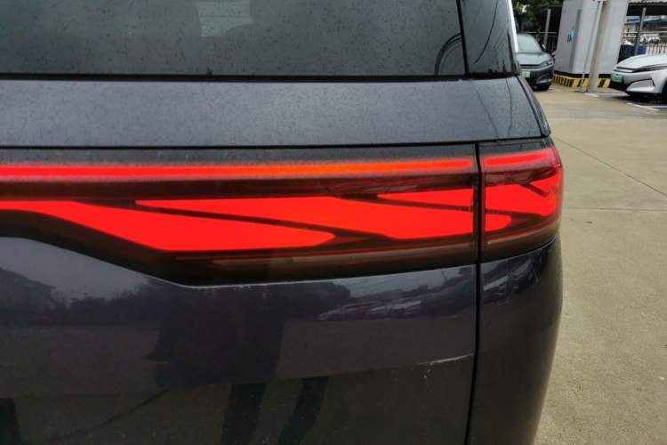 Used BYD Xia 2025 DM-i 1.5T 180km Excellence Model Right Rear Taillight