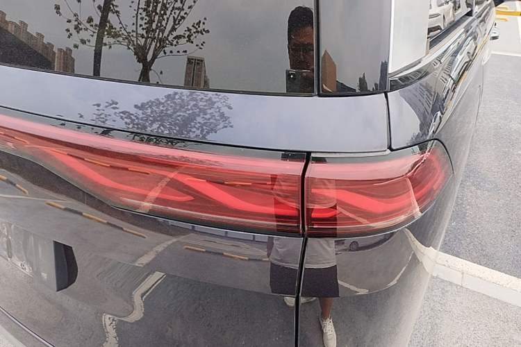Used BYD Xia 2025 DM-i 1.5T 180km Excellence Model Right Rear Taillight
