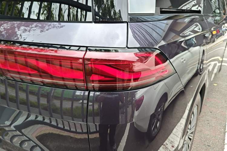 Used BYD Xia 2025 DM-i 1.5T 180km Excellence Model Right Rear Taillight