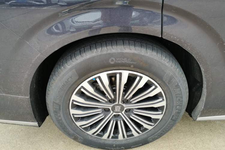 Used BYD Xia 2025 DM-i 1.5T 180km Excellence Model Right Rear Wheel Hub