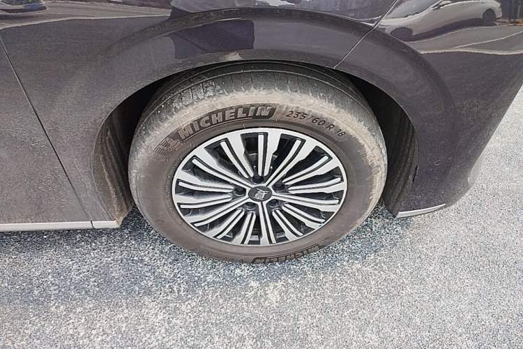 Used BYD Xia 2025 DM-i 1.5T 180km Excellence Model Right Rear Wheel Hub