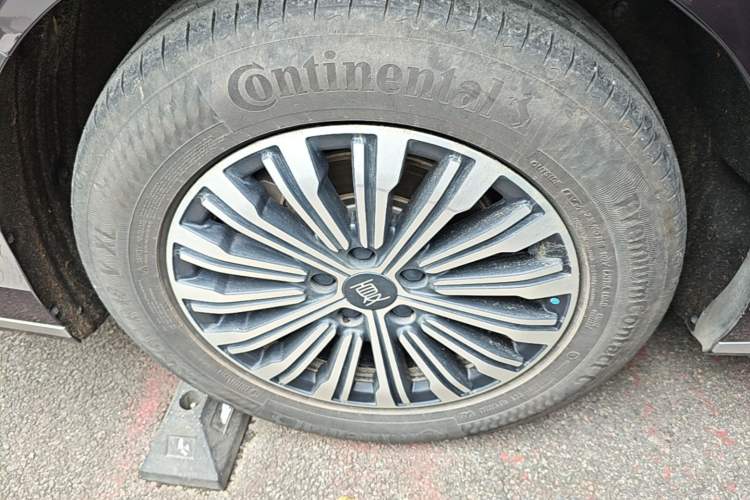 Used BYD Xia 2025 DM-i 1.5T 180km Excellence Model Right Rear Wheel Hub