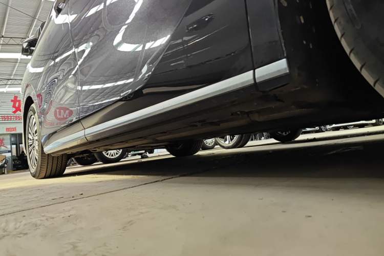 Used BYD Xia 2025 DM-i 1.5T 180km Excellence Model Right Side Sill