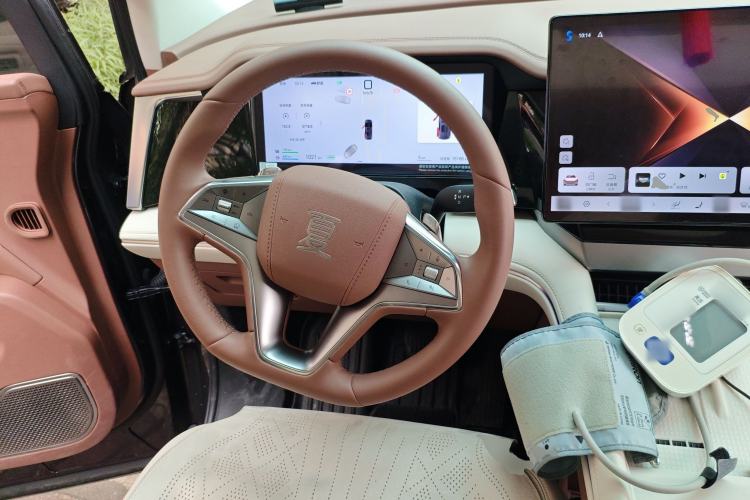 Used BYD Xia 2025 DM-i 1.5T 180km Beyond Edition Steering Wheel