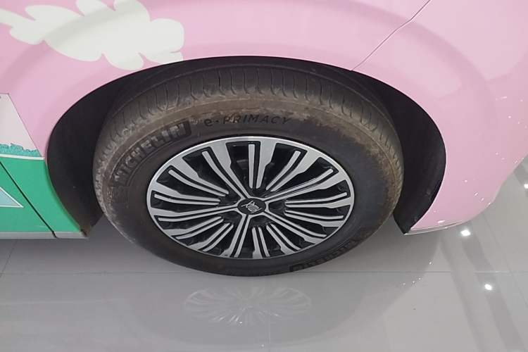 Used BYD Xia 2025 DM-i 1.5T 180km Excellence Model Right Rear Wheel Hub