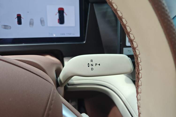 Used BYD Xia 2025 DM-i 1.5T 180km Beyond Edition Gear Lever