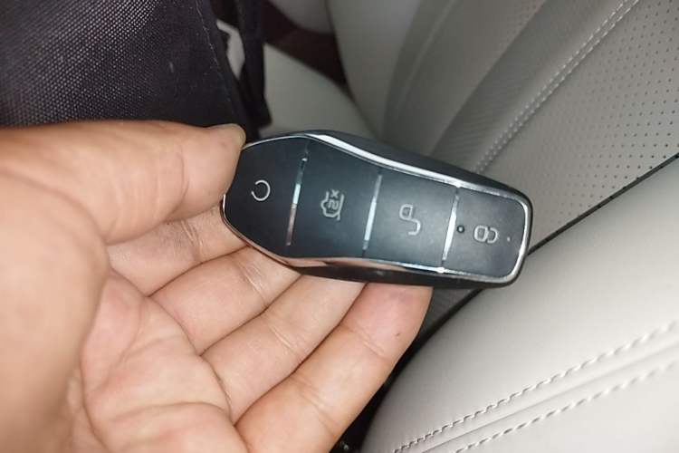 Used BYD Xia 2025 DM-i 1.5T 180km Excellence Model Vehicle Key