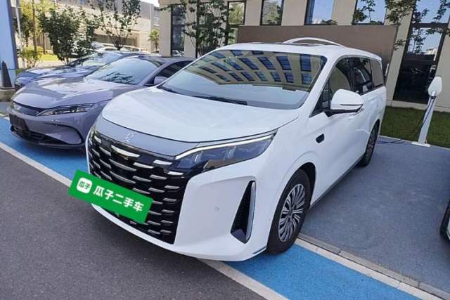 Ojetý BYD Xia 2025 DM-i 1.5T 180km Excellence Model