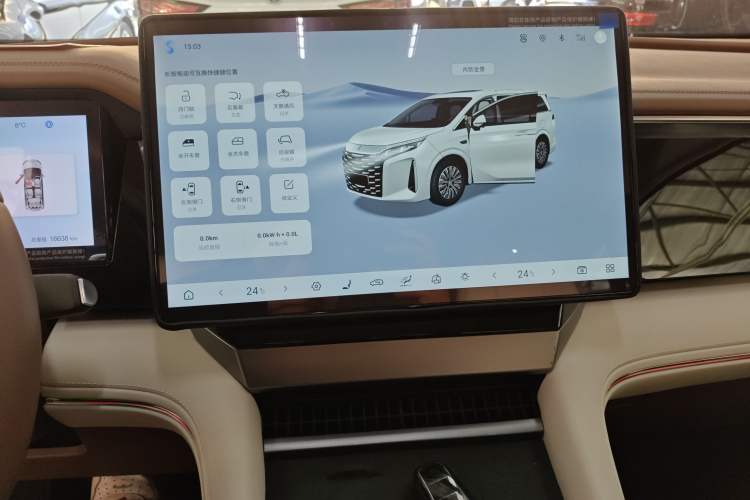 Used BYD Xia 2025 DM-i 1.5T 180km Beyond Edition Audio And AC Panel