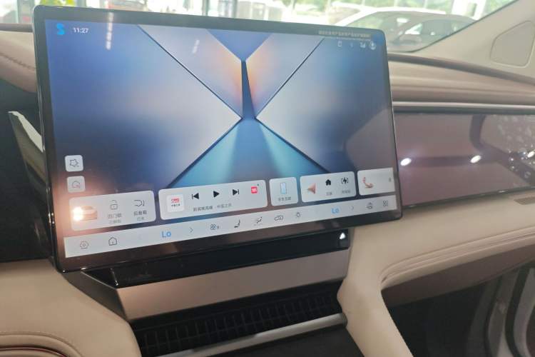 Used BYD Xia 2025 DM-i 1.5T 180km Excellence Model Audio And AC Panel