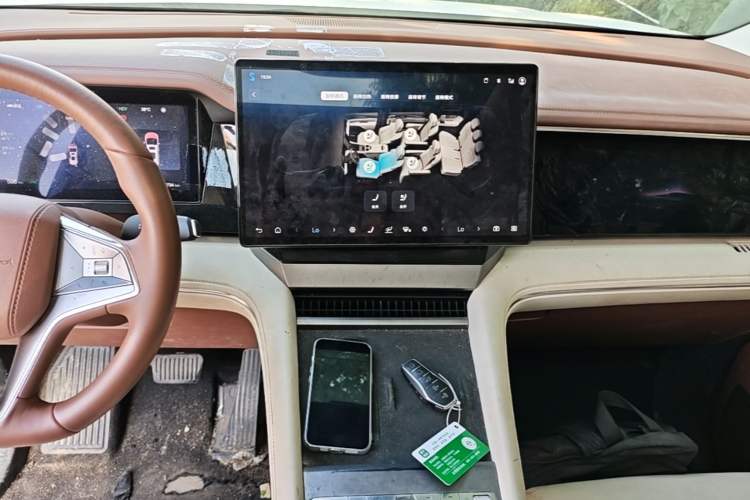 Used BYD Xia 2025 DM-i 1.5T 180km Excellence Model Audio And AC Panel